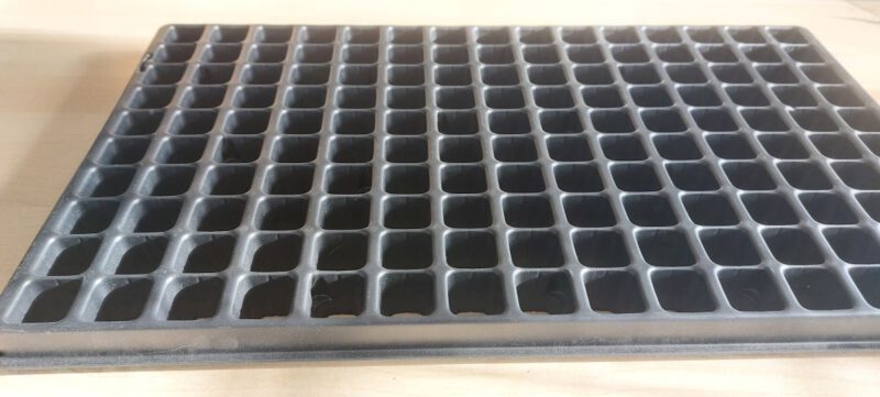 zaaitray 150 vaks hard bovenaanzicht